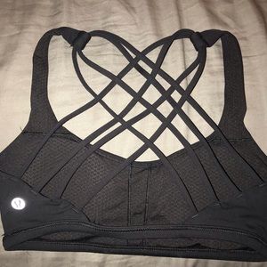 Lululemon black free to be wild bra NWOT size 4